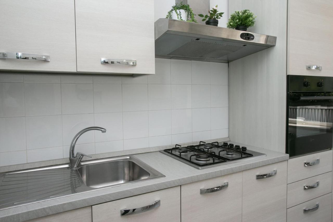 Apartament N050 - Numana, Trilocale In Centro Con Portico E Posto Auto Zewnętrze zdjęcie