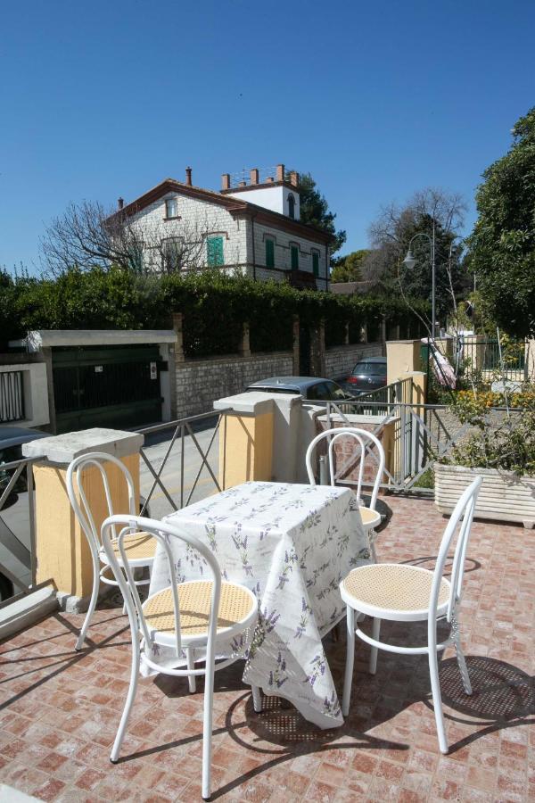 Apartament N050 - Numana, Trilocale In Centro Con Portico E Posto Auto Zewnętrze zdjęcie