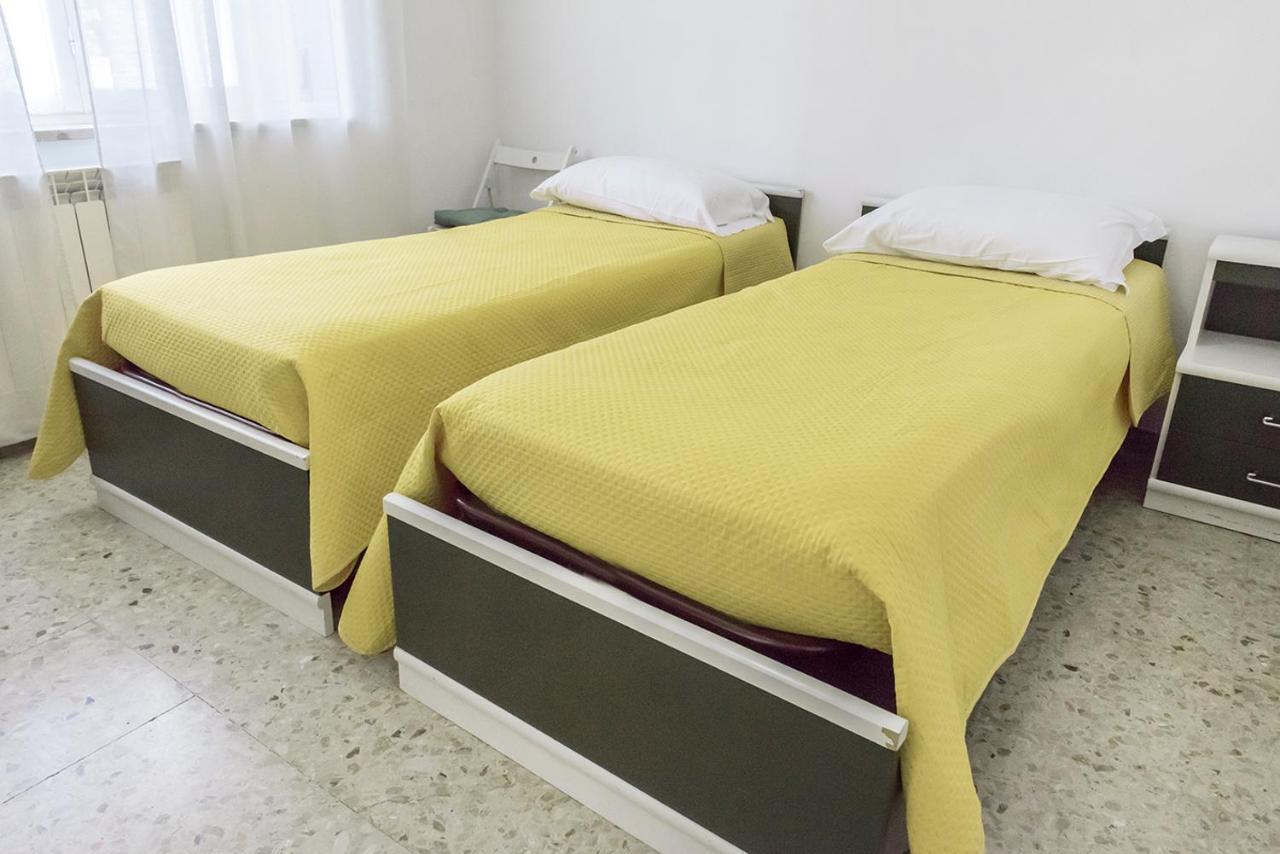 Apartament N050 - Numana, Trilocale In Centro Con Portico E Posto Auto Zewnętrze zdjęcie