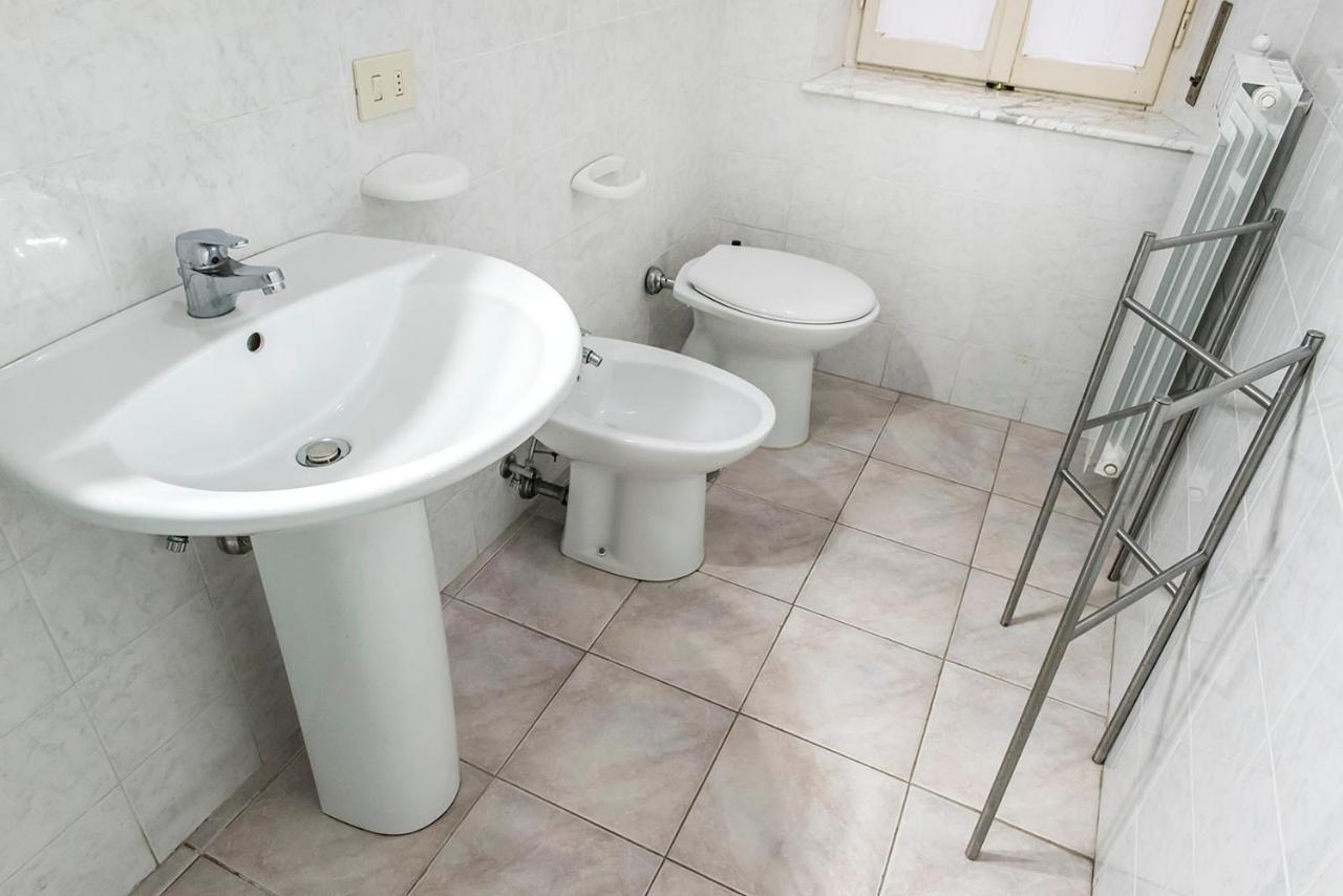 Apartament N050 - Numana, Trilocale In Centro Con Portico E Posto Auto Zewnętrze zdjęcie